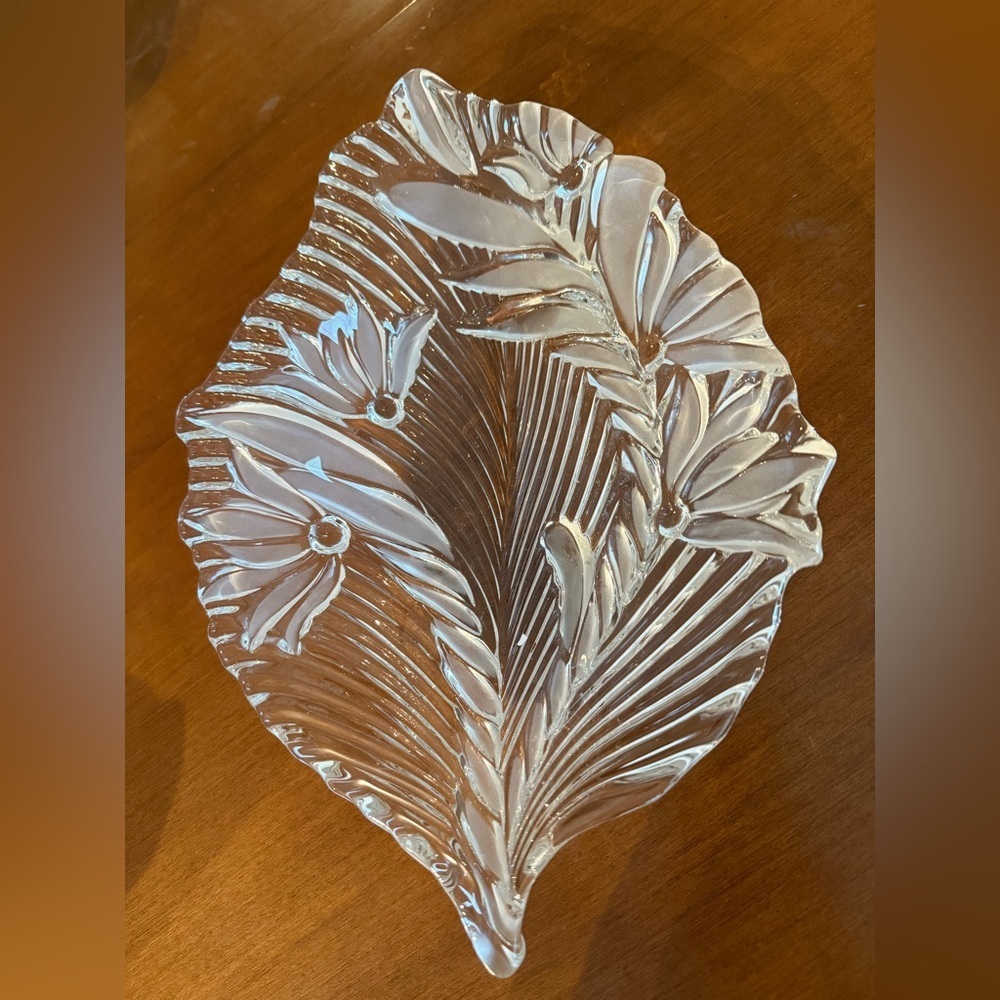 Mikasa Crystal Leaf Shaped Dish Floral Ribbed